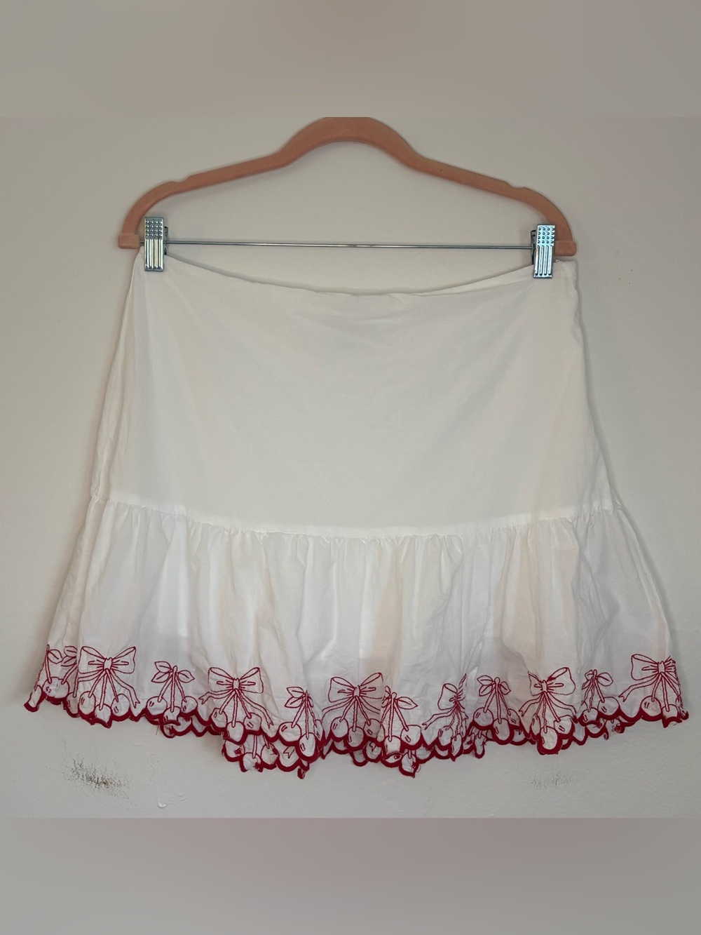 Francesca’s Margarita Embroidered Cherry Bow Mini Skirt, White & Red, Cotton, L